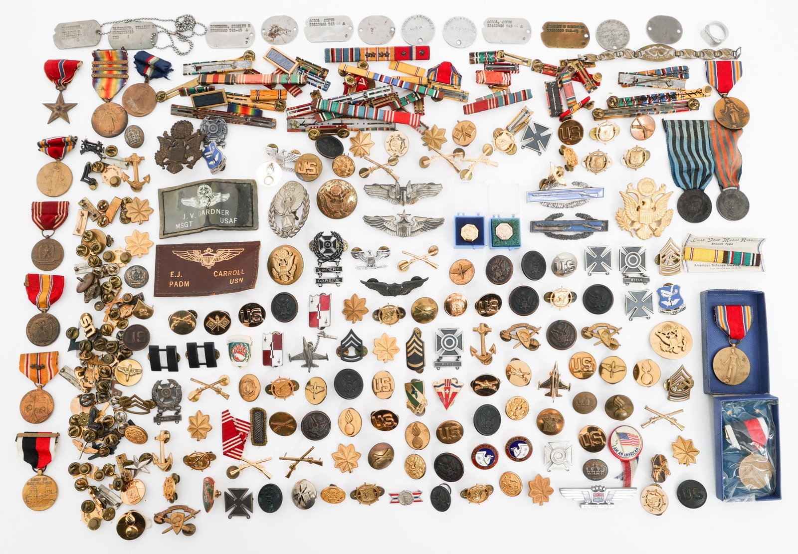 WWI - COLD WAR US ARMED FORCES INSIGNIA BONANZA: WWI - COLD WAR US ARMED FORCES INSIGNIA BONANZA WWI - Cold War US Armed Forces Insignia Bonanza. Includes WWI Victory Medal, Dog Tags, Nametape patches, ribbons, medals, collar insignia, buttons and m
