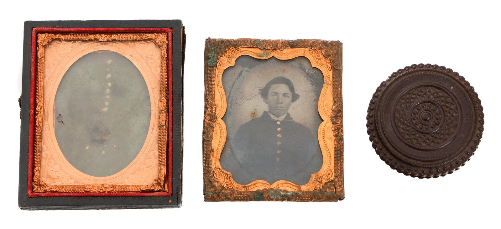 CIVIL WAR IMAGES & MOURNING LOCKET: CIVIL WAR IMAGES & MOURNING LOCKET Civil War Images & Mourning Locket. One photograph is missing from the frame. Round mourning locket photo with human hair. Size: 1 5/8", 2 7/8" x 2 3/8"