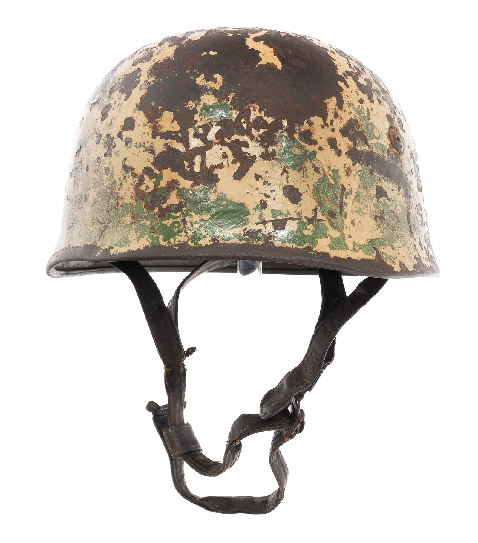 WWII GERMAN DAK CAMO M38 FALLSCHIRMJAGER HELMET: WWII GERMAN DAK CAMO M38 FALLSCHIRMJAGER HELMET WWII German Afrika Korps Luftwaffe M38 Fallschirmjager Combat Helmet. Luftwaffe tan and green pattern camouflage painted exterior. "ET68" and "920" stam