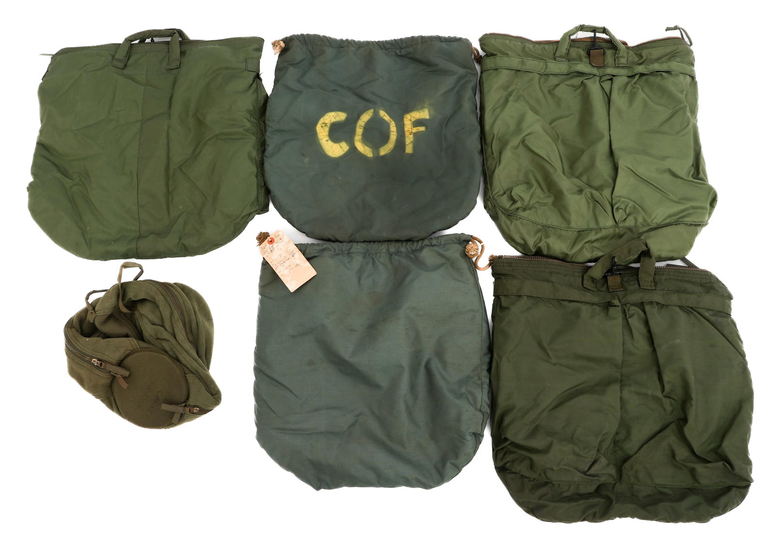 COLD WAR US FLIGHT HELMET CARRYING BAGS: COLD WAR US FLIGHT HELMET CARRYING BAGS Six Cold War US Armed Forces Flight Helmet Carrying Bags. All zippers are fully functional.