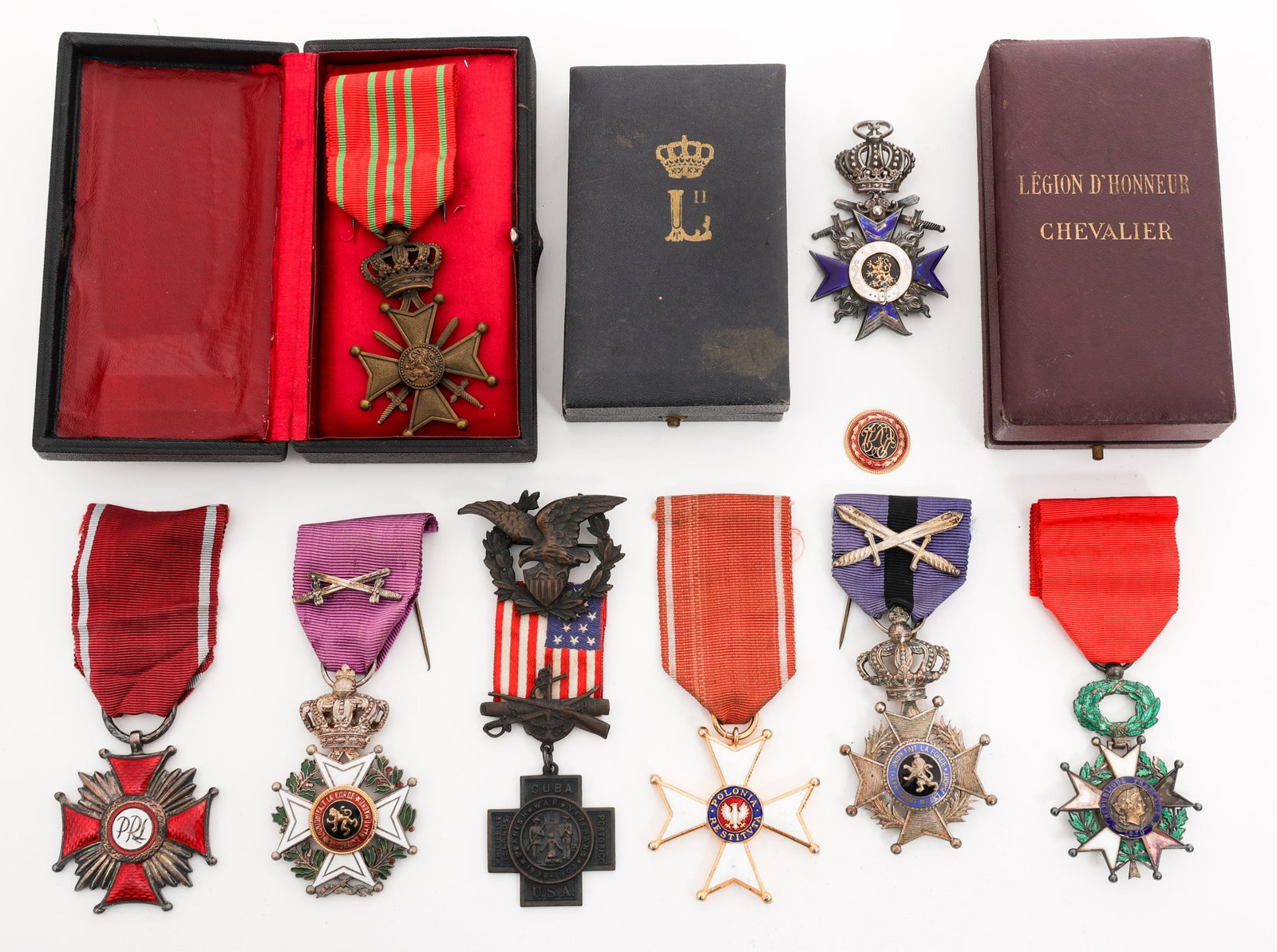 SPAN-AM WAR - WWII WORLD MILITARY MEDALS & BADGE: SPAN-AM WAR - WWII WORLD MILITARY MEDALS & BADGE Spanish American War - WWII World Military Medals & Badge. Includes USWV Veteran organization membership badge, Belgian Order of Leopold, Belgian Order