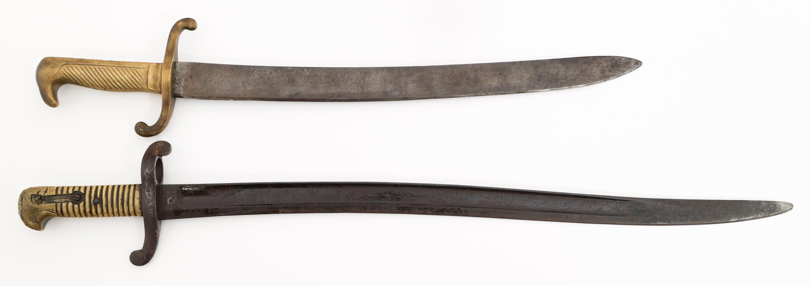 FRENCH M1842 BAYONET & GERMAN P64 FASCHINENMESSER: FRENCH M1842 BAYONET & GERMAN P64 FASCHINENMESSER French M1842 Yataghan Bayonet and German Prussian Pattern 1864 Faschinenmesser. (1) French M1842. Maker marked by PDL. Single edged yataghan blade. Ma