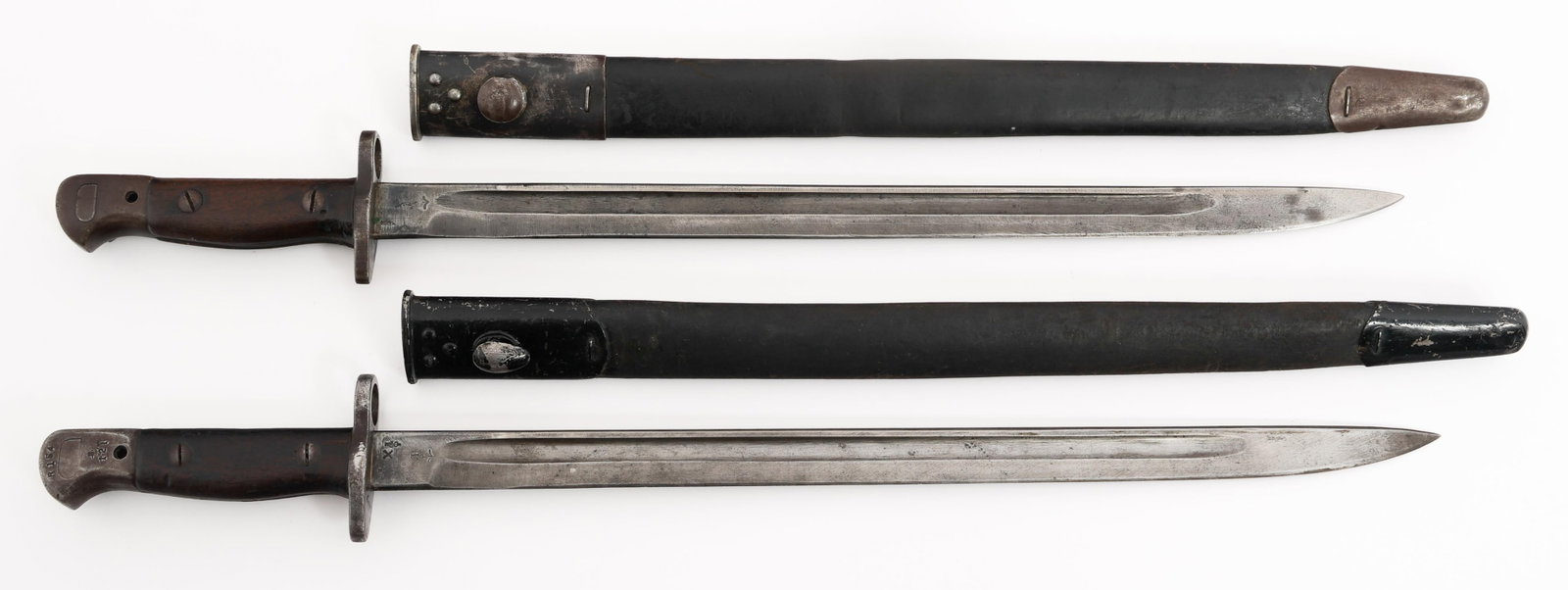 WWI BRITISH PATTERN 1907 BAYONETS by WILKINSON: WWI BRITISH PATTERN 1907 BAYONETS by WILKINSON Two WWI British Pattern 1907 Bayonets. Single edged, bright blades with fullers. Maker mark by Wilkinson with proof stamps on the ricasso. Steel hilt wit