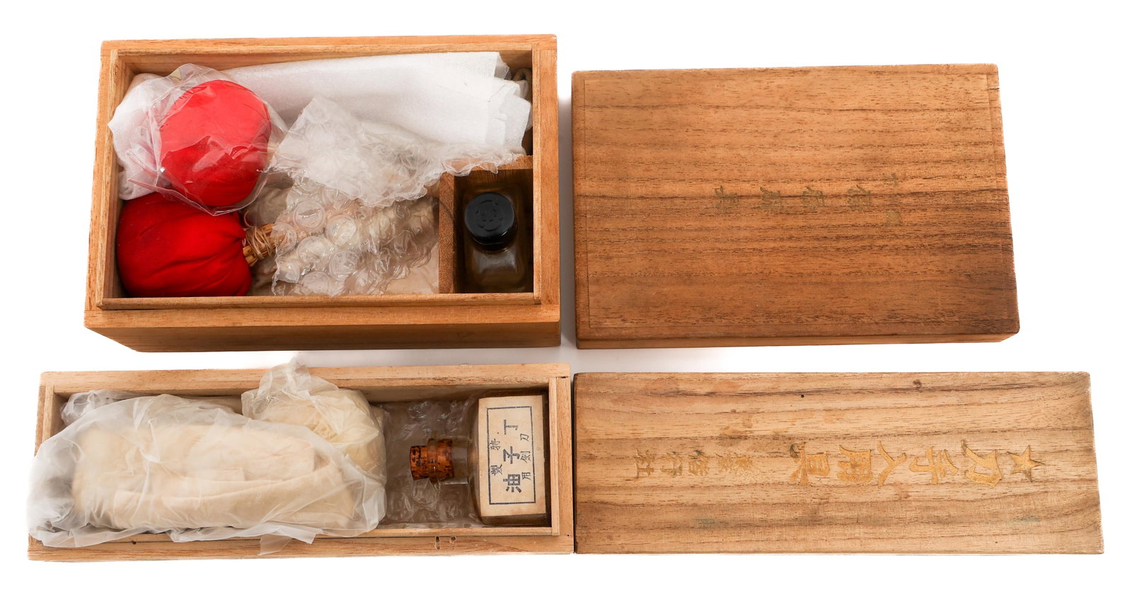 WWII JAPANESE GUNTO MAINTENANCE & CLEANING TOOLS: WWII JAPANESE GUNTO MAINTENANCE & CLEANING TOOLS WWII Imperial Japanese Army Gunto Maintenance & Cleaning Tools. Includes uchiko powder balls, blade oil, and more. Two wood boxes with Kanji characters