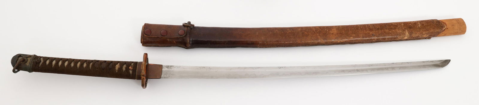 WWII IMPERIAL JAPANESE ARMY TYPE 98 SHIN-GUNTO: WWII IMPERIAL JAPANESE ARMY TYPE 98 SHIN-GUNTO WWII Imperial Japanese Army Officer Type 98 Shin-Gunto Sword. Single edged, curved bright blade with Choji style Hamon. Copper Habaki, brass Seppa, and d