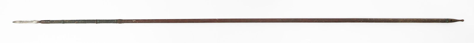 EDO PERIOD JAPANESE YARI SPEAR - SIGNED TANG: EDO PERIOD JAPANESE YARI SPEAR - SIGNED TANG Edo Period Japanese Yari Spear. Triangular blade with central Bo-Bi and octagonal Kerakubi. One-hole kanji signed tang. No Mekugi present. Copper Habaki. H
