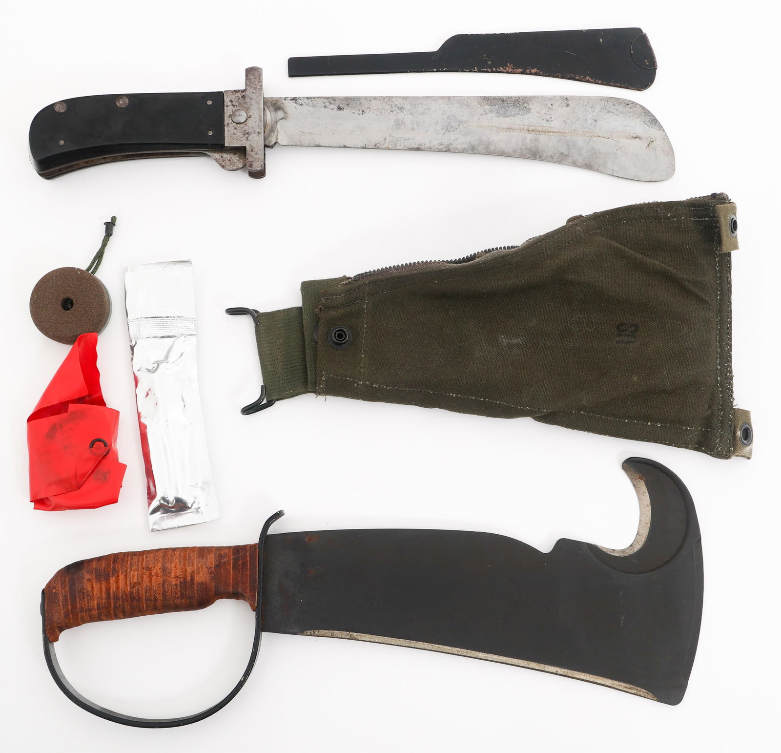 COLD WAR US WOODSMAN'S PAL & AIRMAN MACHETES: COLD WAR US WOODSMAN'S PAL & AIRMAN MACHETES Cold War US Air Force Woodsman's Pal and Airman Survival Machetes. (1) Woodsman's Pal. Parkerized blade. No visible makers. Stacked leather handle with "D"