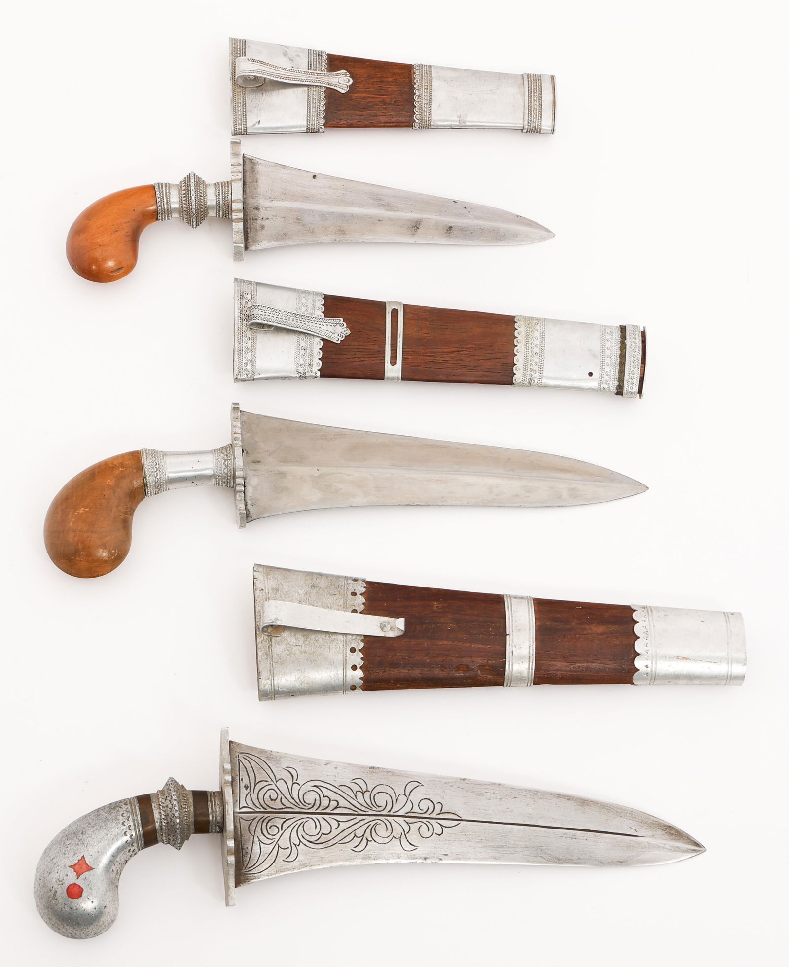 SOUTHEAST ASIAN GUNONG KNIVES: SOUTHEAST ASIAN GUNONG KNIVES Three Southeast Asian Gunong Knives. Double edged blades, one has etched designs on both sides. No visible maker marks. Alloy hilts with wood and alloy handles. Wood scab
