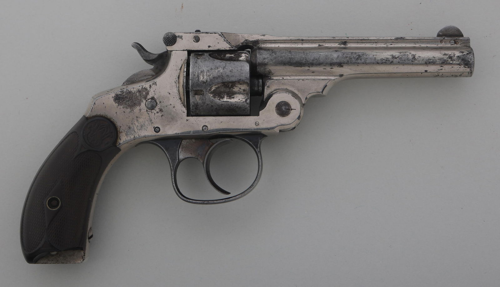 SMITH & WESSON 4th MODEL DA .32 CALIBER REVOLVER: SMITH & WESSON 4th MODEL DA .32 CALIBER REVOLVER Smith & Wesson 4th Model Double Action .32 S&W caliber top break revolver. Serial numbers match on frame, cylinder, and latch. Nickel finish. Checkered