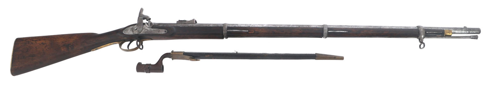 PATTERN 1853 .577 CALIBER RIFLED MUSKET: PATTERN 1853 .577 CALIBER RIFLED MUSKET Pattern 1853 .577 caliber rifled musket. No markings. Ram rod. Wood stock. Socket bayonet with sheath. 18.50" blade. Caliber / Gauge: 577 Barrel Length: 39" Ser