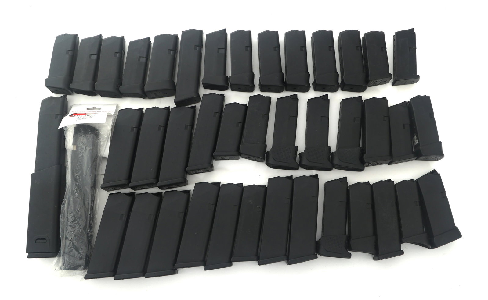 PISTOL MAGAZINES - .45, .40, AND 9mm CALIBERS: PISTOL MAGAZINES - .45, .40, AND 9mm CALIBERS Lot of 40 pistol magazines. Calibers include .45, .40, and 9mm.