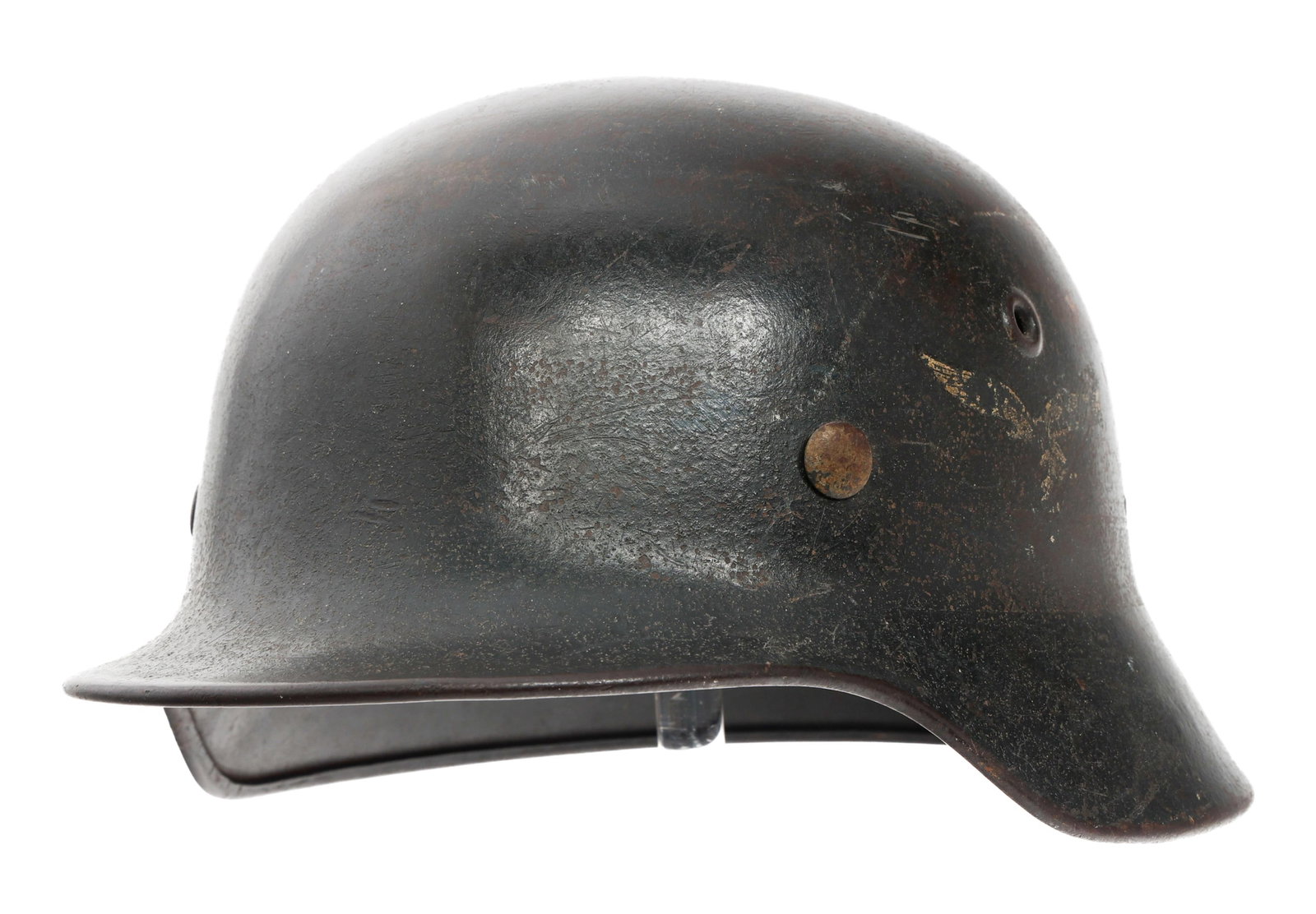 WWII GERMAN LUFTWAFFE M40 SD COMBAT HELMET: WWII GERMAN LUFTWAFFE M40 SD COMBAT HELMET WWII German Luftwaffe M40 SD Combat Helmet. Single Luftwaffe decal. Maker mark of ET64 and serial number 1262 stamped on the interior. Replacement Eight-tong