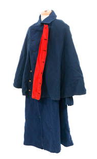 INDIAN WARS US ARMY M1885 ENLISTED GREATCOAT: INDIAN WARS US ARMY M1885 ENLISTED GREATCOAT Indian Wars US Army Artillery M1885 Enlisted Greatcoat. Blue wool construction with gilt Army eagle buttons. Detachable blue wool cape with red lining and