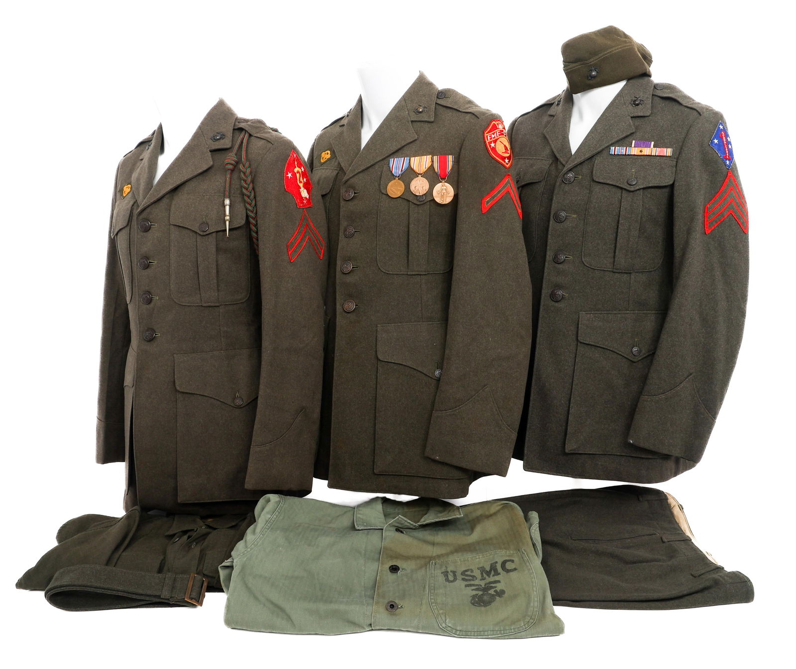 WWII USMC UNIFORM SET, P41 & SERVICE ALPHA TUNICS: WWII USMC UNIFORM SET, P41 & SERVICE ALPHA TUNICS WWII US Marine Corps NCO Uniform Set, P41 HBT Jacket and Service Alpha Tunics. (1) NCO Service Alpha Set. Forest green tunic with 1st MARDIV patch, Se