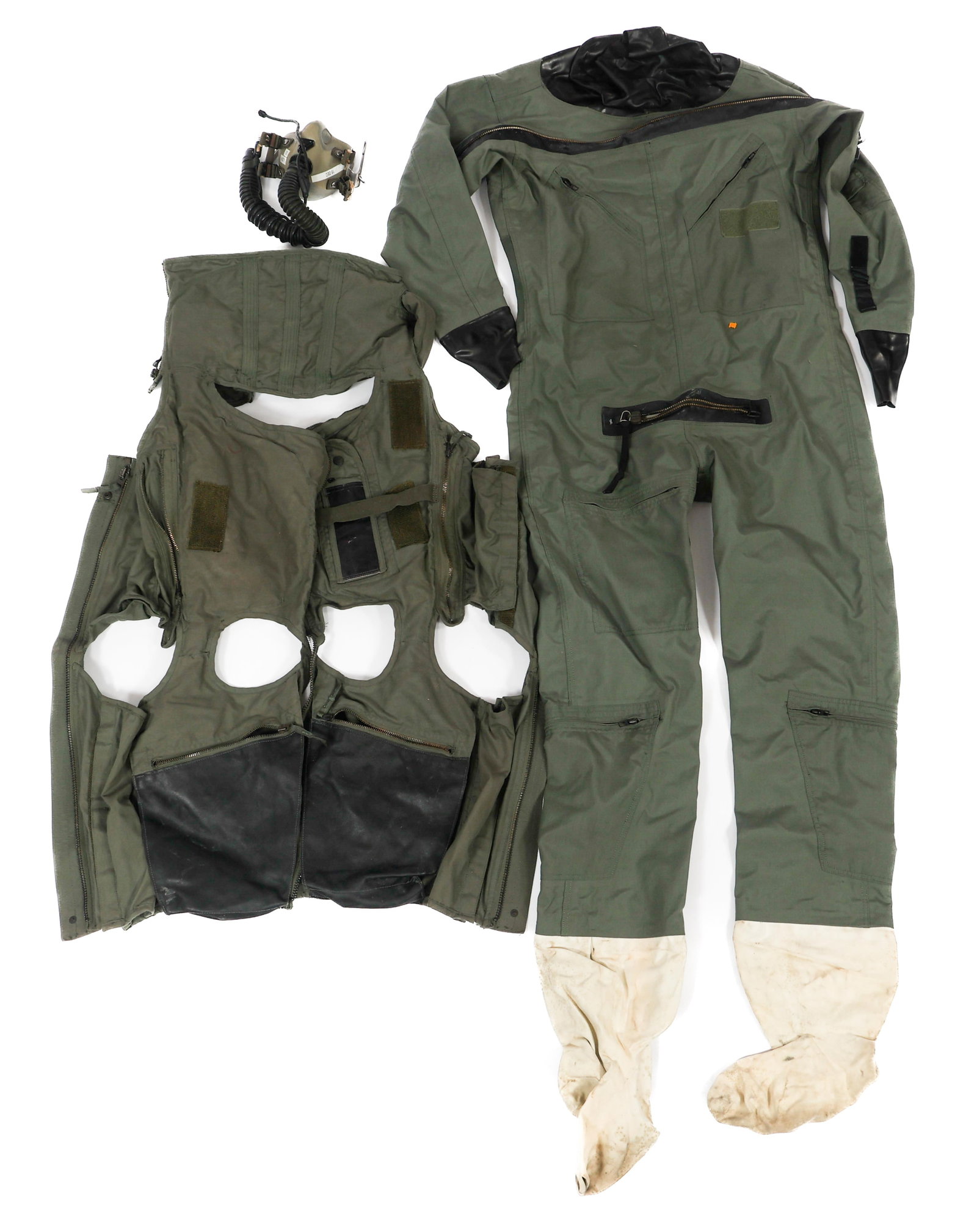USAF NAMED ANTI GRAVITY SUIT, COVERALLS & GAS MASK: USAF NAMED ANTI GRAVITY SUIT, COVERALLS & GAS MASK US Air Force CSU-13B/P Anti-Gravity Suit, CWU-74/P Anti-Exposure Coveralls and Gentex MBU-12/P Oxygen Mask. All are named to a pilot named Hasty. (1)