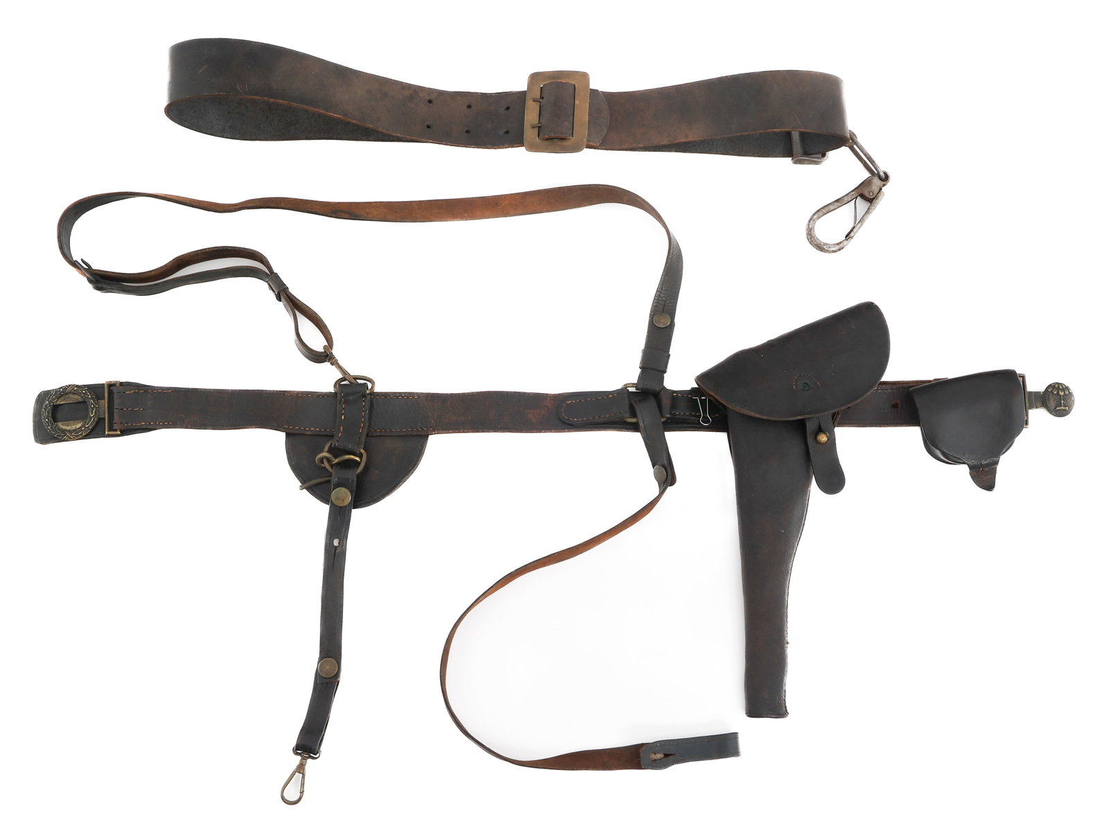 INDIAN WARS US CAVALRY CARBINE SLING & PISTOL BELT: INDIAN WARS US CAVALRY CARBINE SLING & PISTOL BELT Indian Wars US Cavalry Carbine Sling and Pistol Belt. (1) Cavalry Carbine Sling. Leather construction with steel clasp. No visible marks. (1) Cavalry