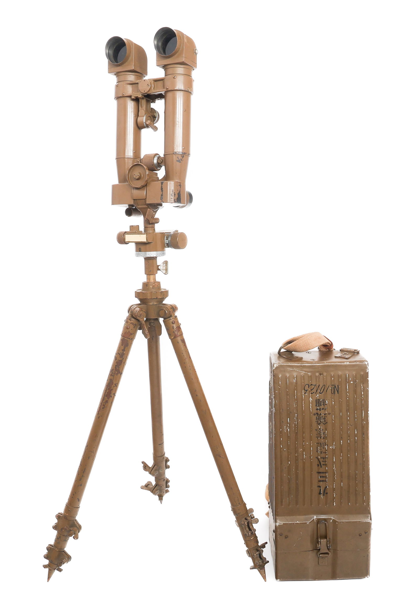 WWII IMPERIAL JAPANESE 8x62 TRENCH PERISCOPE: WWII IMPERIAL JAPANESE 8x62 TRENCH PERISCOPE WWII Imperial Japanese 8x62 Trench Periscope Binoculars with Tripod and Case. Serial numbered 10125. Includes matching serial numbered connection piece and