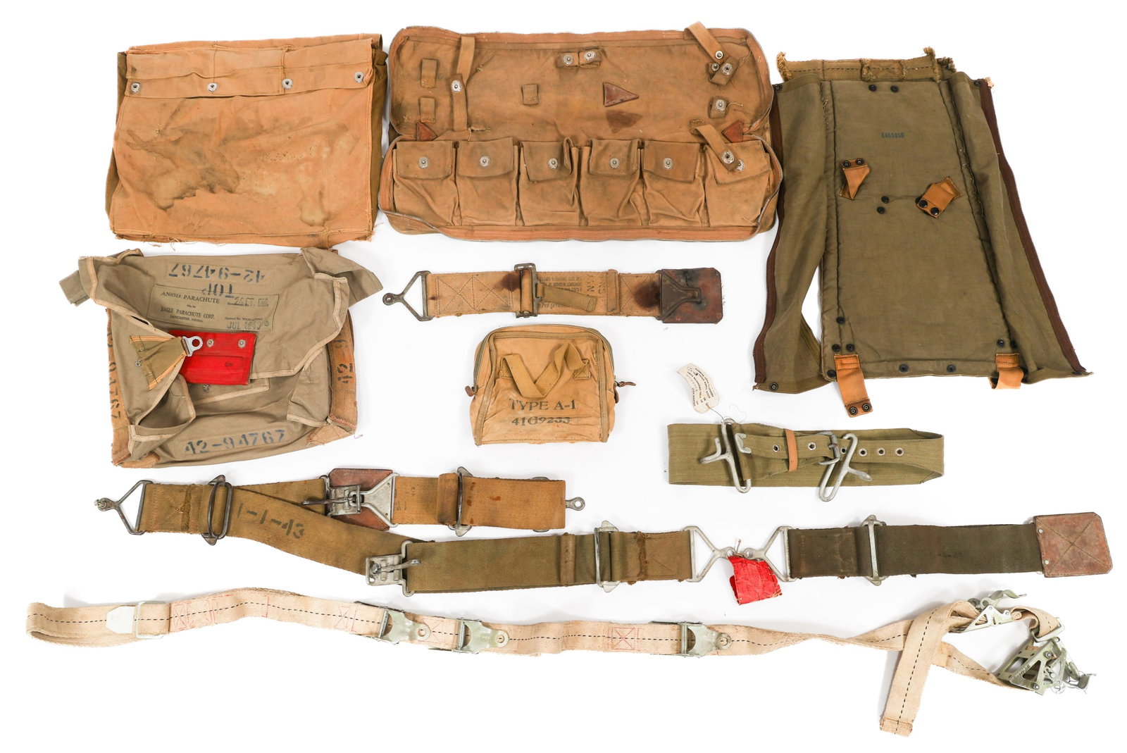 WWII USAAF B-24 PARACHUTE PACK TRAY, BELTS & CASES: WWII USAAF B-24 PARACHUTE PACK TRAY, BELTS & CASES WWII USAAF B-24 Bomber Parachute Pack Tray, Safety Belts, and Cases. (1) AN6513 Parachute Pack Tray. Identified to B-24H Bomber 42-94767. (3) Aircraf