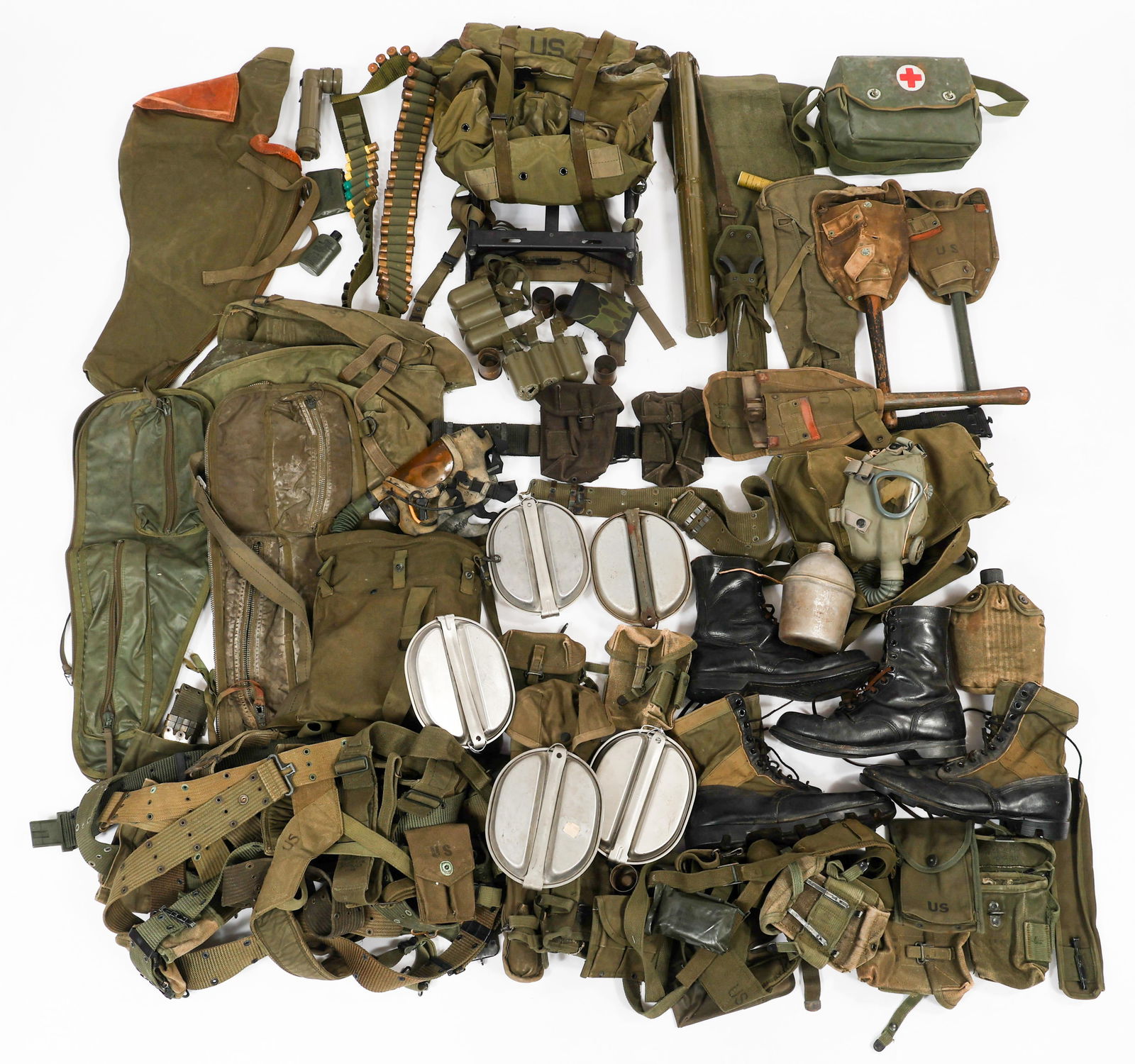VIETNAM WAR US ARMY ALICE PACK FRAME & FIELD GEAR: VIETNAM WAR US ARMY ALICE PACK FRAME & FIELD GEAR Vietnam War - Cold War US Army ALICE Pack Frame and Field Gear. Includes ALICE Pack frame and backpack, gas mask, ALICE gear, combat boots, entrenchin