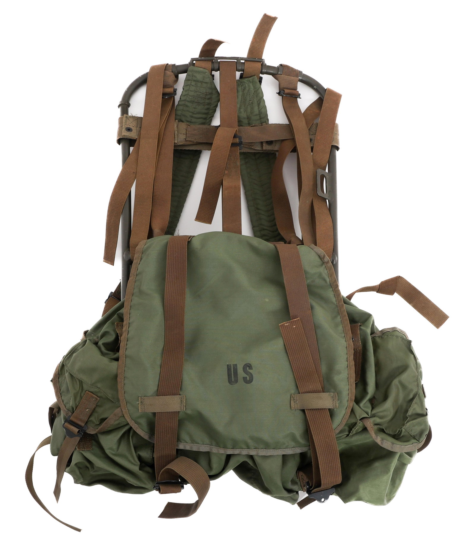 VIETNAM WAR US ARMY LIGHTWEIGHT RUCKSACK: VIETNAM WAR US ARMY LIGHTWEIGHT RUCKSACK Vietnam War US Army Lightweight Rucksack. Nylon construction with aluminum frame. Dated 1964 on the interior.