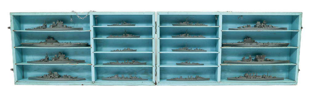 WWII US NAVY MARK I ROYAL NAVY IDENTIFICATION KIT: WWII US NAVY MARK I ROYAL NAVY IDENTIFICATION KIT WWII US Navy Teacher Mark I Royal Navy Warship Identification Kit. Alloy construction models screwed into wood shelves. Class of each ship model ink s