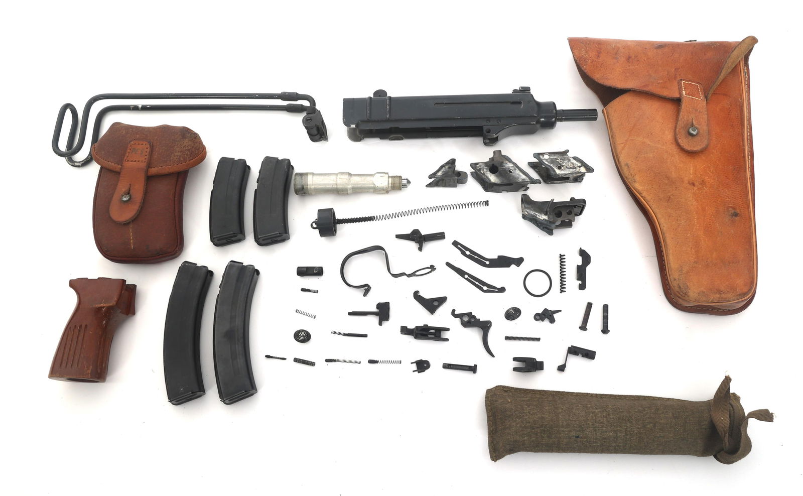 CZECH VZ61 SCORPION .32 ACP MACHINE GUN PARTS KIT: CZECH VZ61 SCORPION .32 ACP MACHINE GUN PARTS KIT Czech VZ61 Scorpion .32 ACP caliber machine gun parts kit. Cut lower receiver sections. Upper receiver with chrome lined barrel. Bolt, recoil assembly