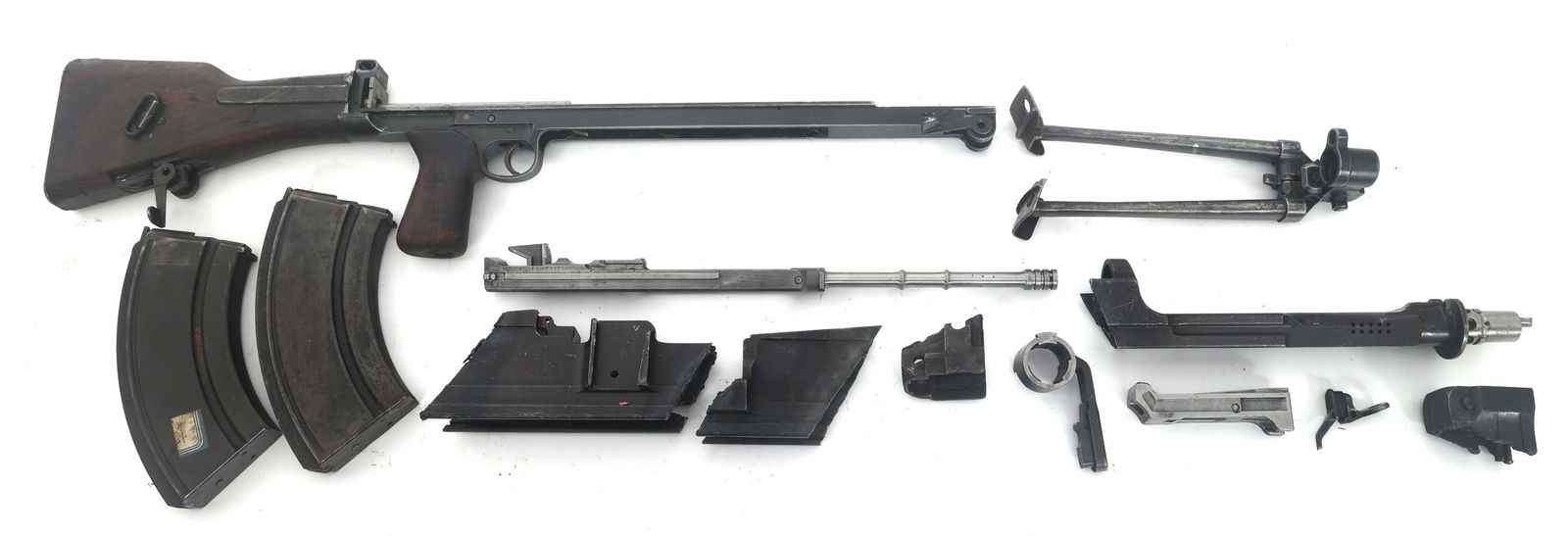 BRITISH 1941 BREN MK.I MACHINE GUN PARTS KIT: BRITISH 1941 BREN MK.I MACHINE GUN PARTS KIT 1941 British Bren Mk.I .303 caliber machine gun parts kit. Cut receiver sections. Barrel nut lever. Lower receiver, trigger assembly. Wood grip and buttsto