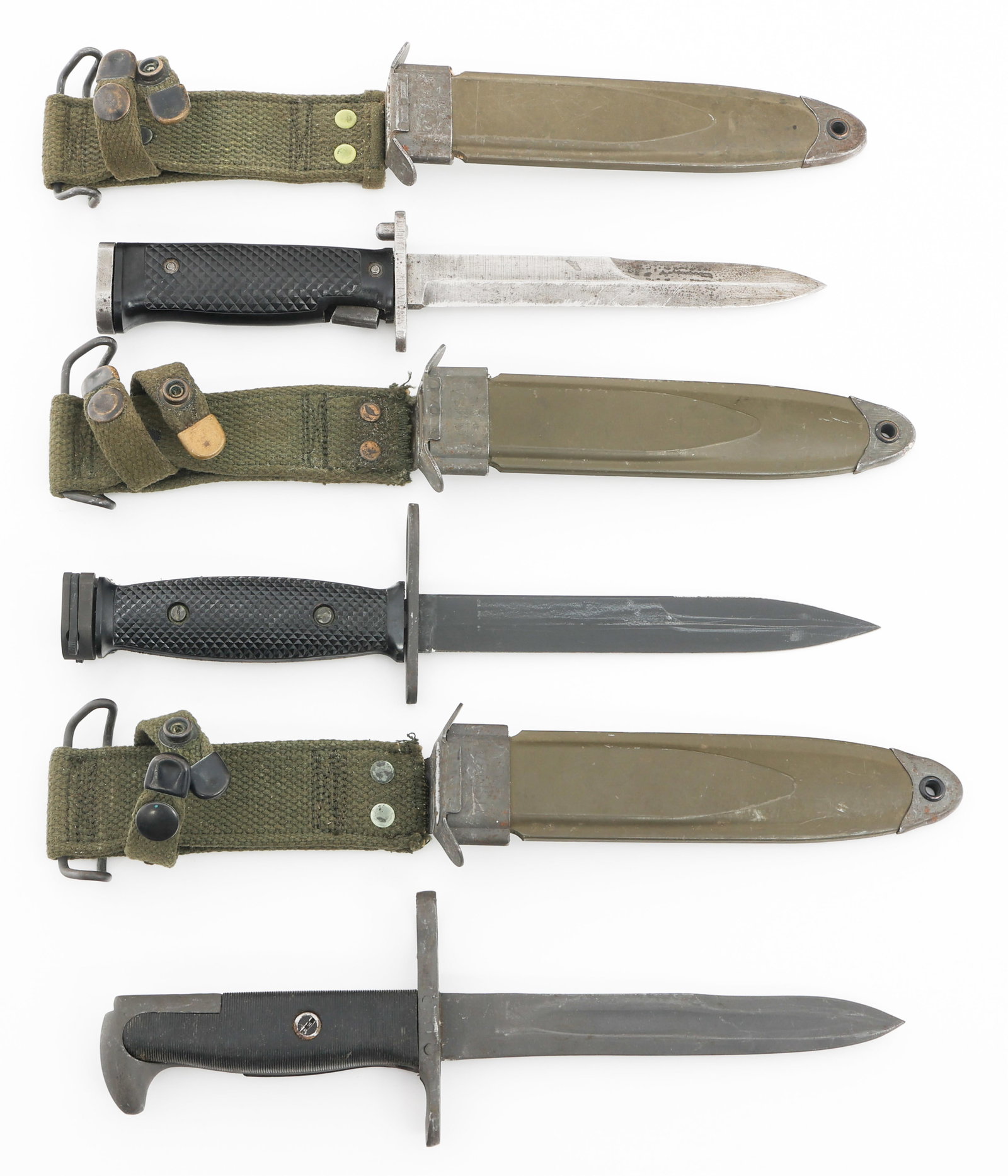 COLD WAR US & SOUTH KOREAN BAYONETS: COLD WAR US & SOUTH KOREAN BAYONETS Cold War US and South Korean Bayonets. (1) US M5. Maker marked by Aerial. M8A1 Scabbard. (1) M7. Parkerized blade. Maker marked by Imperial. M8A1 scabbard. (1) Sout
