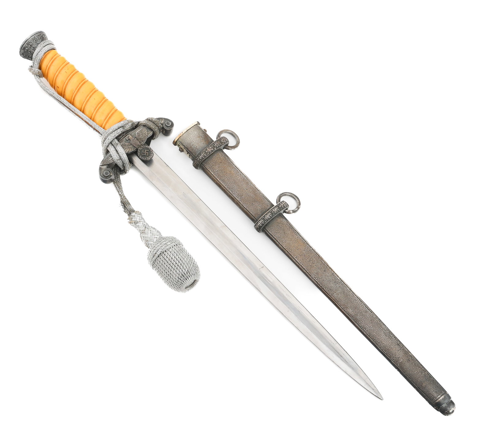 WWII GERMAN HEER OFFICER M1935 PARTS DAGGER: WWII GERMAN HEER OFFICER M1935 PARTS DAGGER WWII German Heer Officer M1935 Parts Dagger. Post war assembled parts dagger with replacement E&F Horster marked blade. Period original, plated alloy hilt,