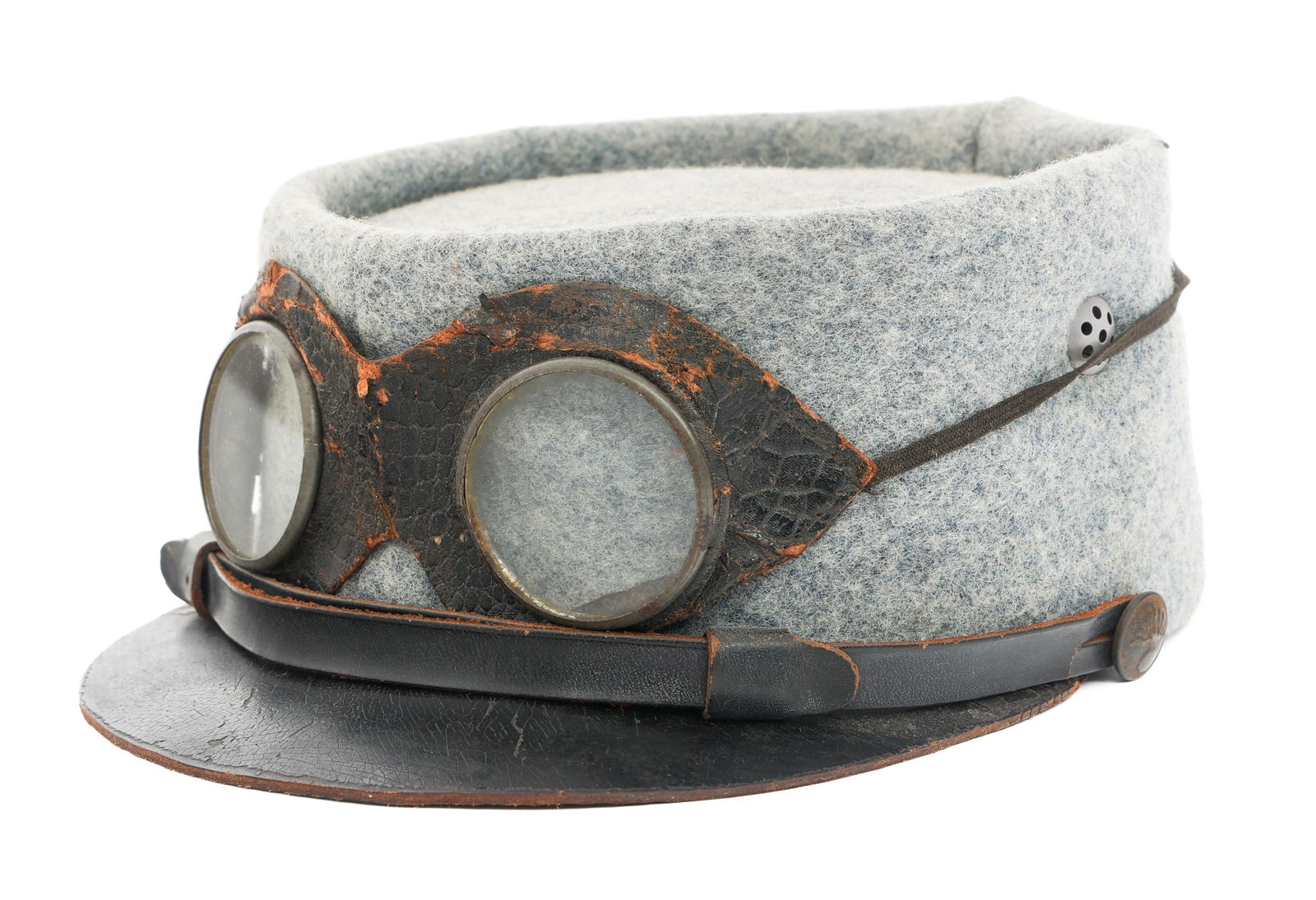 WWI FRENCH INFANTRY M1914 HORIZON BLUE KEPI: WWI FRENCH INFANTRY M1914 HORIZON BLUE KEPI WWI French Army Infantry Enlisted M1914 1st Type, Horizon Blue Kepi. Vent holes present on both sides. Infantry Corps chinstrap buttons. Leather visor, chin