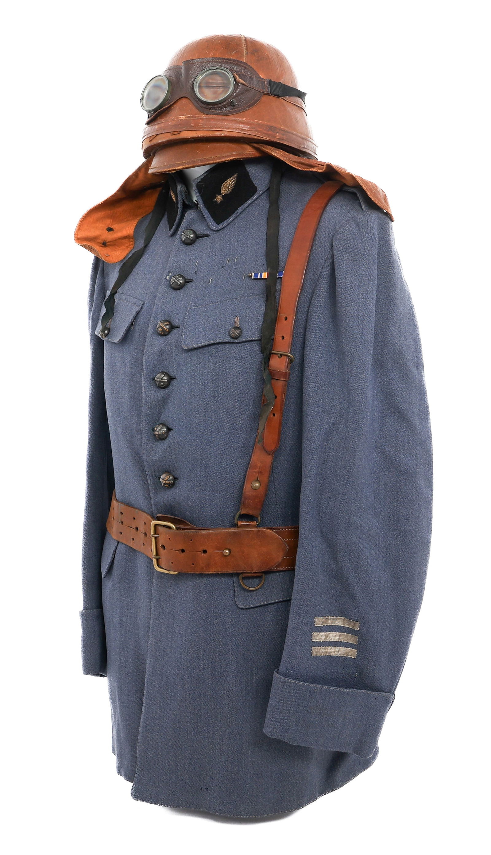 WWI FRENCH AVIATION OFFICER TUNIC & ROOLD HELMET: WWI FRENCH AVIATION OFFICER TUNIC & ROOLD HELMET WWI French Aviation Officer Tunic & Roold Crash Helmet. (1) Horizon Blue Wool Officer Service Tunic. Bullion aviation collar tabs, Captain rank insigni