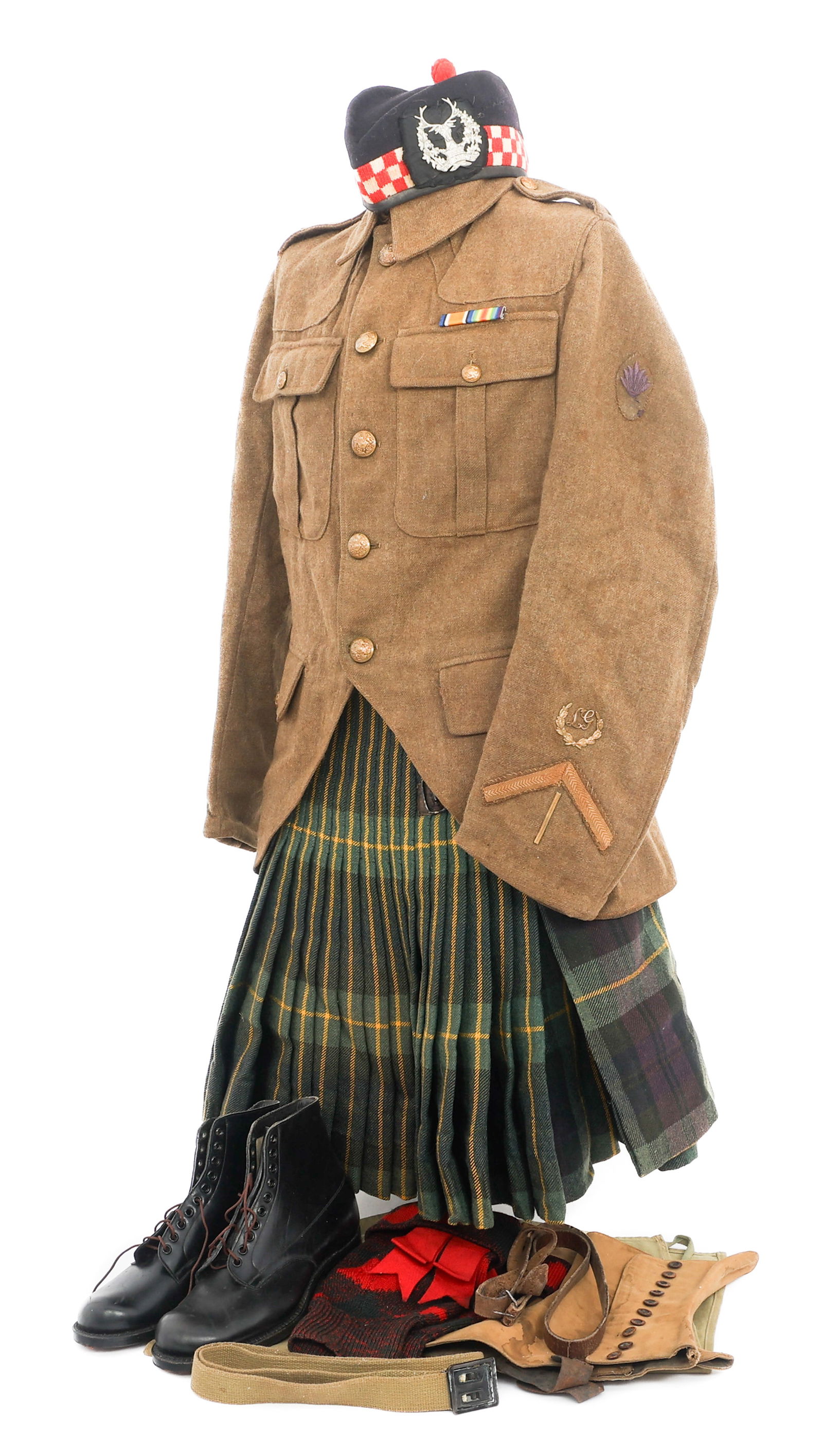 WWI - 1920s BRITISH GORDON HIGHLANDERS UNIFORM SET: WWI - 1920s BRITISH GORDON HIGHLANDERS UNIFORM SET WWI - 1920s British Gordon Highlanders Uniform Set. (1) Olive Drab wool service tunic with sporran cut-out, Scottish Highlander buttons, Gordon shoul
