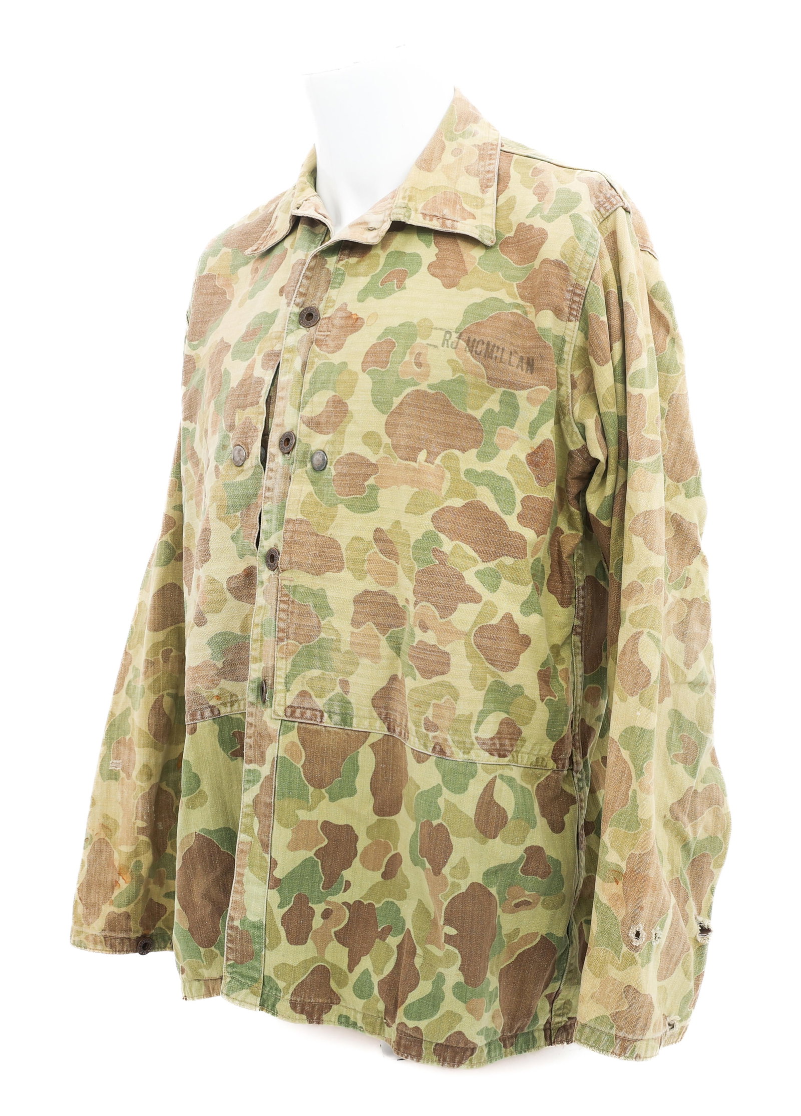 WWII USMC P44 HBT REVERSIBLE CAMO COMBAT JACKET: WWII USMC P44 HBT REVERSIBLE CAMO COMBAT JACKET WWII US Marine Corps P44 HBT Reversible Camouflage Combat Jacket. Camouflage herringbone twill construction. U.S. Marine Corps steel buttons. "RJ McMill