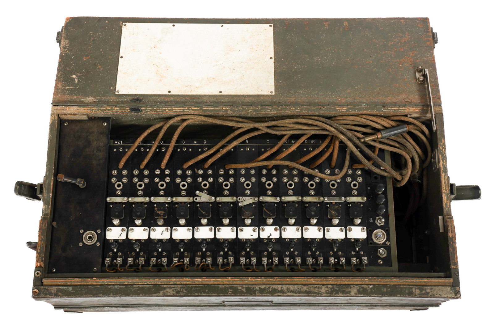 WWII US ARMY BD-72 FIELD TELEPHONE SWITCHBOARD: WWII US ARMY BD-72 FIELD TELEPHONE SWITCHBOARD WWII US Army Signal Corps BD-72 Field Telephone Switchboard. Maker marked by Stromberg-Carlson. Size: 14" x 25" x 9 1/2" Weight: 80 lbs