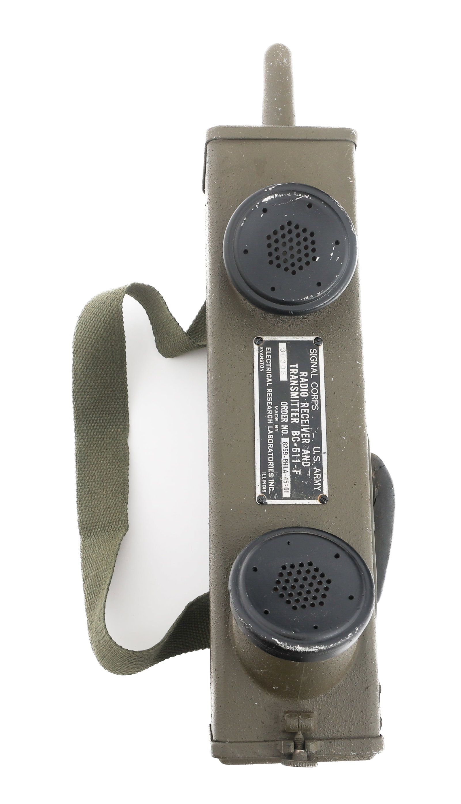 WWII US ARMY SIGNAL CORPS BC-611-F WALKIE TALKIE: WWII US ARMY SIGNAL CORPS BC-611-F WALKIE TALKIE WWII US Army Signal Corps Hand Held Radio Receiver Walkie Talkie. Manufacture plate by Electrical Research Laboratories Inc present. Size: 16" x 5" x 4