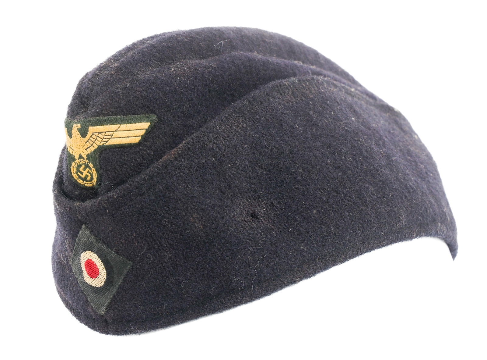 WWII GERMAN KRIEGSMARINE ENLISTED OVERSEAS CAP: WWII GERMAN KRIEGSMARINE ENLISTED OVERSEAS CAP WWII German Kriegsmarine Enlisted Man Overseas Cap. Dark blue wool construction with cloth eagle and cockade badges. No visible marks or stamps.