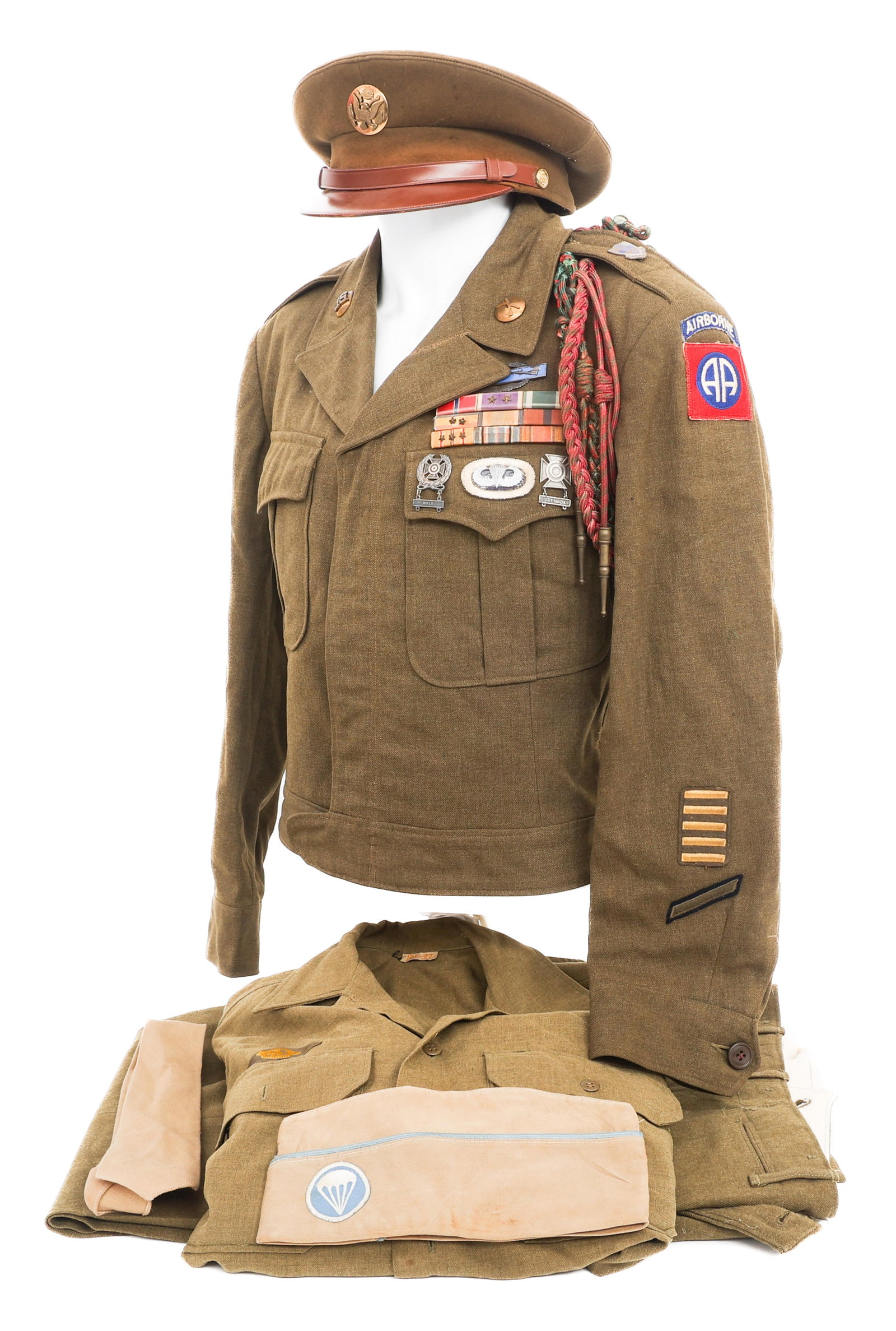 WWII US 2nd MARINE DIV, 82nd AIRBORNE UNIFORM: WWII US 2nd MARINE DIV, 82nd AIRBORNE UNIFORM WWII US 2nd Marine Division, 82nd Airborne Uniform. (1) Glider Garrison Cap. (1) Visor Cap. Tailor mark present on the inside. (1) 2nd Marine Division, 82