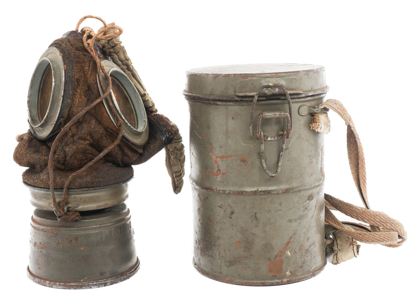WWI IMPERIAL GERMAN M1917 GAS MASK & CANISTER: WWI IMPERIAL GERMAN M1917 GAS MASK & CANISTER WWI Imperial German M1917 Gas Mask & Canister. Leather construction with steel filter. Size: 6 3/4" x 4 1/2" x 4 1/2".