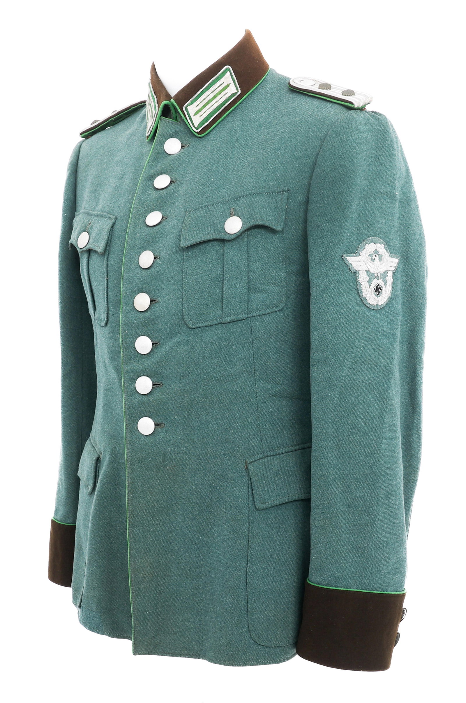 WWII GERMAN POLICE HAUPTMANN TUNIC: WWII GERMAN POLICE HAUPTMANN TUNIC WWII German Police Hauptmann Tunic. Police green wool tunic with green waffenfarbe. Schutzpolizei sleeve eagle patch, Hauptmann shoulder boards and collar tabs. No v