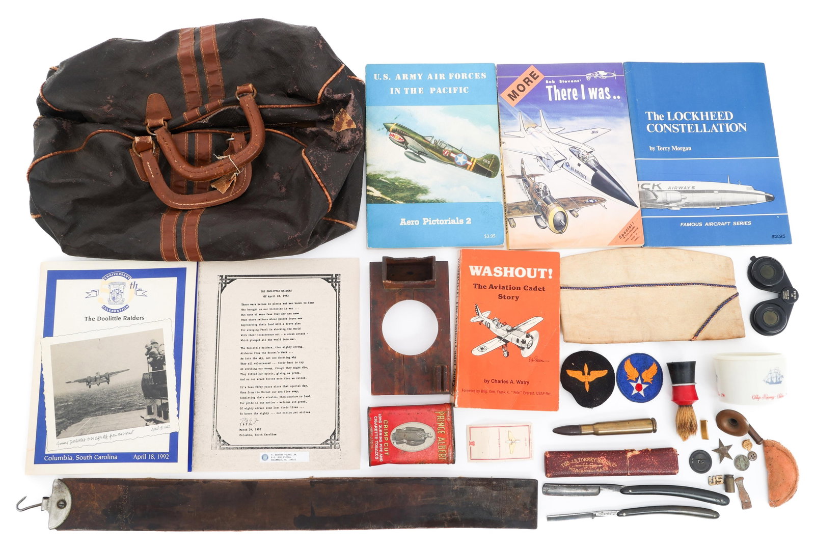 WWII US BOMBER PILOT PERSONAL ITEMS: WWII US BOMBER PILOT PERSONAL ITEMS WWII Bomber Pilot Personal Items. Includes leather handbag, parts of shaving kit; patches, books and more.