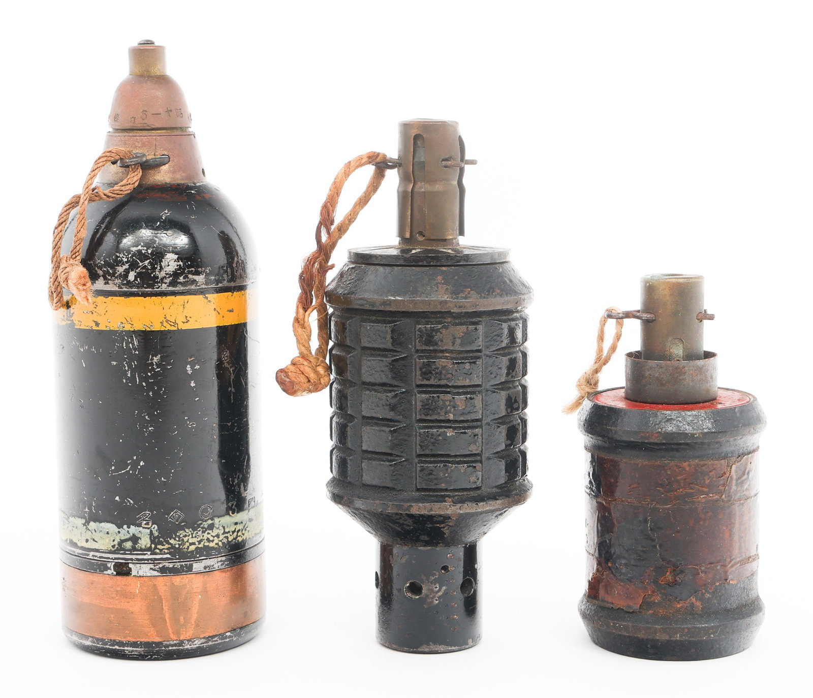 WWII JAPANESE TYPE 91-99 GRENADE & 89 MORTAR ROUND: WWII JAPANESE TYPE 91-99 GRENADE & 89 MORTAR ROUND WWII Japanese Hand Grenades and Knee Mortar Round. (1) Type 91 Grenade. (1) Type 99 Grenade. (1) Type 89 Knee Mortar Round. Impact fuze.