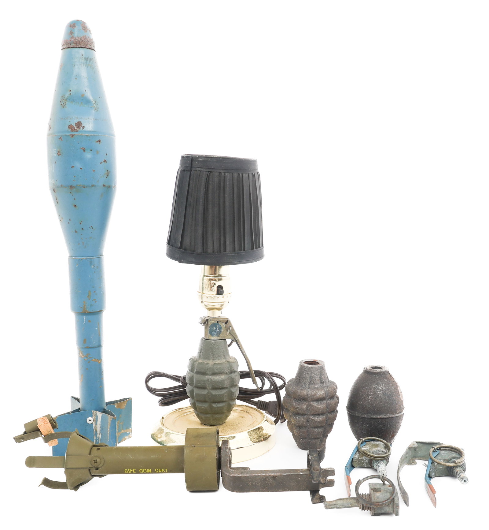 WWII - COLD WAR MILITARY ORDNANCE & GRENADES: WWII - COLD WAR MILITARY ORDNANCE & GRENADES WWII - Cold War World Military Ordnance. Includes MkII pineapple training grenade. M61 training grenade. MkII grenade lamp and more.
