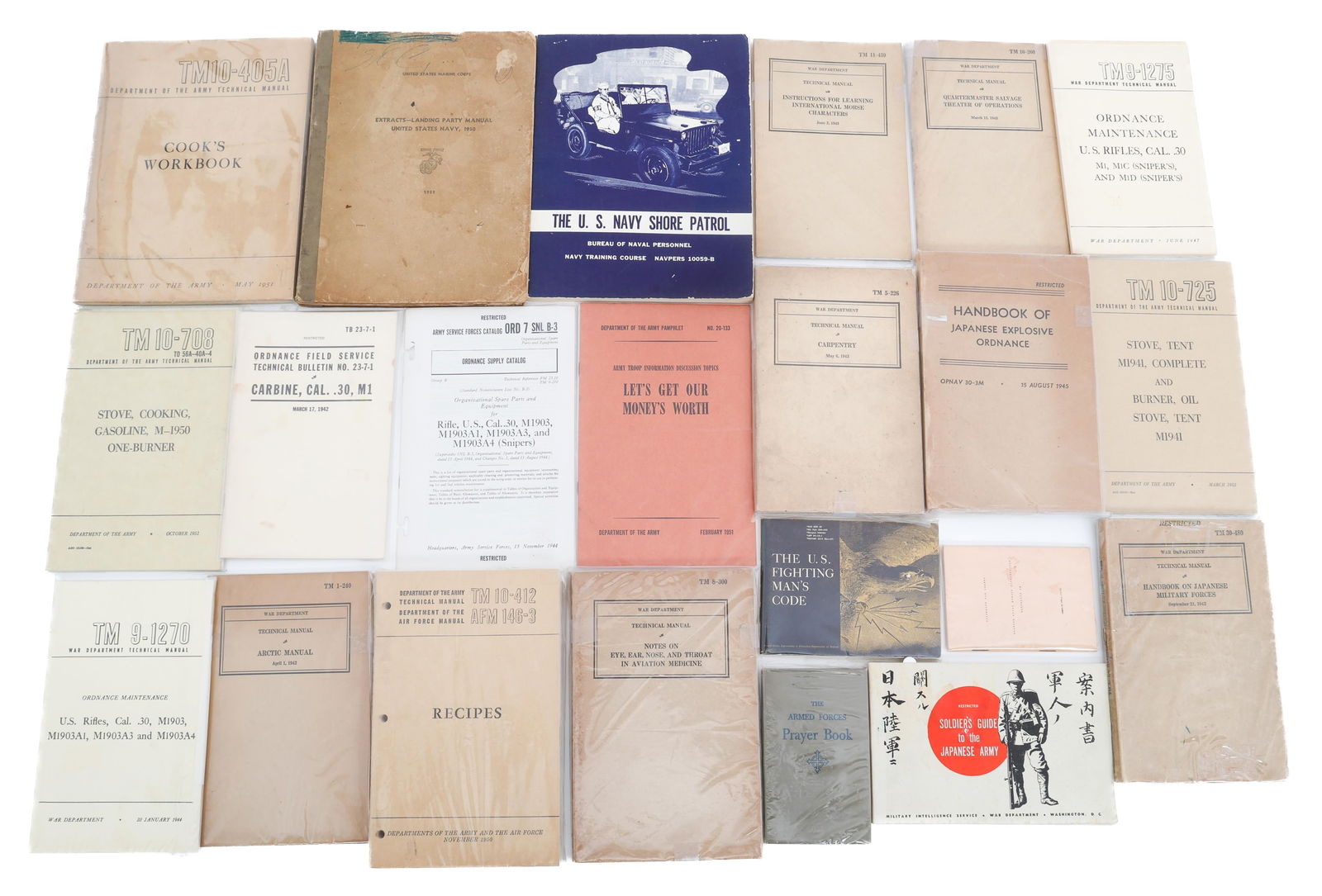 WWII US ARMED FORCES FIELD MANUALS & BOOKS (1 of 14)