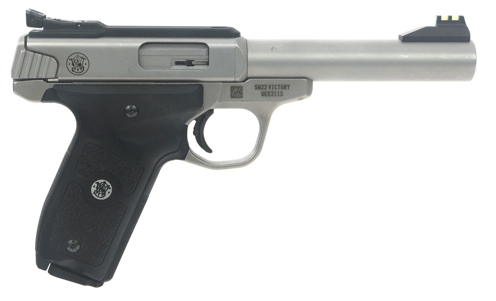 SMITH & WESSON MODEL SW22 VICTORY .22 CAL PISTOL: SMITH & WESSON MODEL SW22 VICTORY .22 CAL PISTOL Smith & Wesson Model SW22 Victory .22 LR caliber target pistol. Adjustable rear sight with green fiber optics. Green fiber optic front sight. Composite