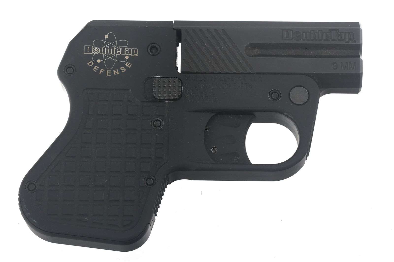 DOUBLETAP DEFENSE MODEL DOUBLE TAP 9mm CAL PISTOL: DOUBLETAP DEFENSE MODEL DOUBLE TAP 9mm CAL PISTOL Double Tap Defense Model Double Tap 9x19mm caliber derringer pistol. Mattel black finish. Fixed sights. Gun lock. Speed loader. Owners manual. Cardboa