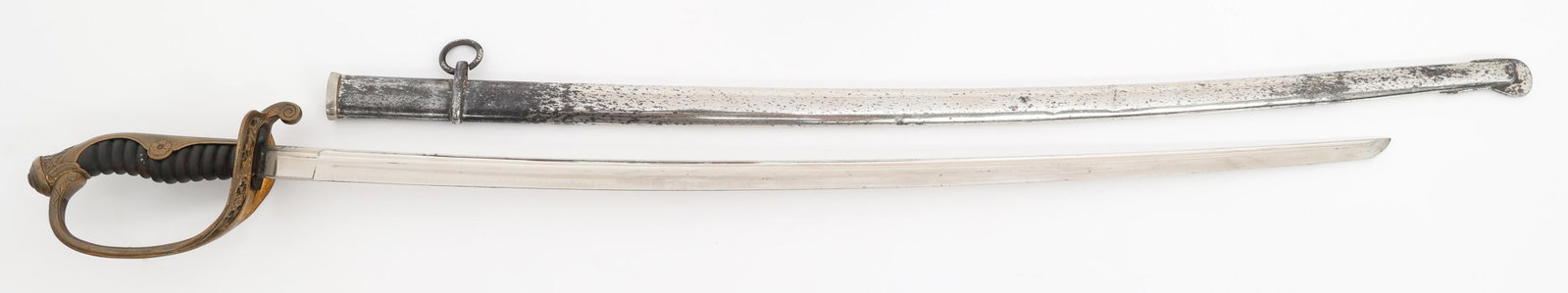 WWII IMPERIAL JAPANESE TYPE 19 KYU-GUNTO SWORD: WWII IMPERIAL JAPANESE TYPE 19 KYU-GUNTO SWORD WWII Imperial Japanese Army Officer Type 19 Kyu-Gunto Sword. Single edged, bright blade with Gunome Hamon. Leather buffer pad. Gilded brass/copper hilt w