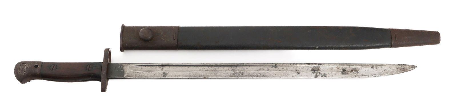 WWI BRITISH PATTERN 1907 BAYONET by WILKINSON: WWI BRITISH PATTERN 1907 BAYONET by WILKINSON WWI British Pattern 1907 Bayonet. Single edged blade with fuller. Maker mark by Wilkinson, proof/inspection marks, 1907, 17 and broad arrow stamped on the