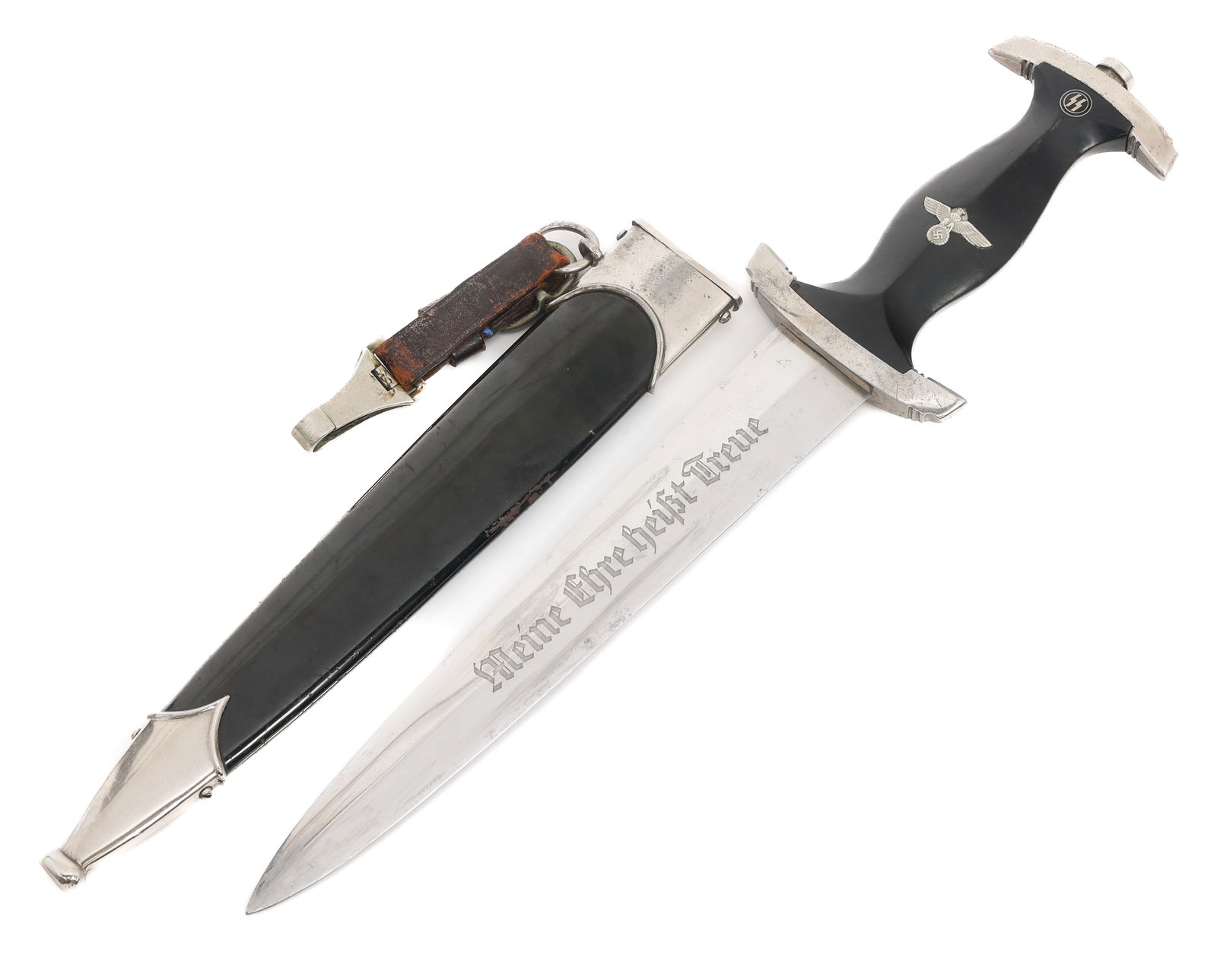 WWII GERMAN RZM MODEL 1933 SS EM DRESS DAGGER: WWII GERMAN RZM MODEL 1933 SS EM DRESS DAGGER WWII German Model 1933 SS Enlisted Man Dress Dagger. Double edged, straight blade. Acid etched motto "Meine Ehre Heisst Treue" in light grey background. V