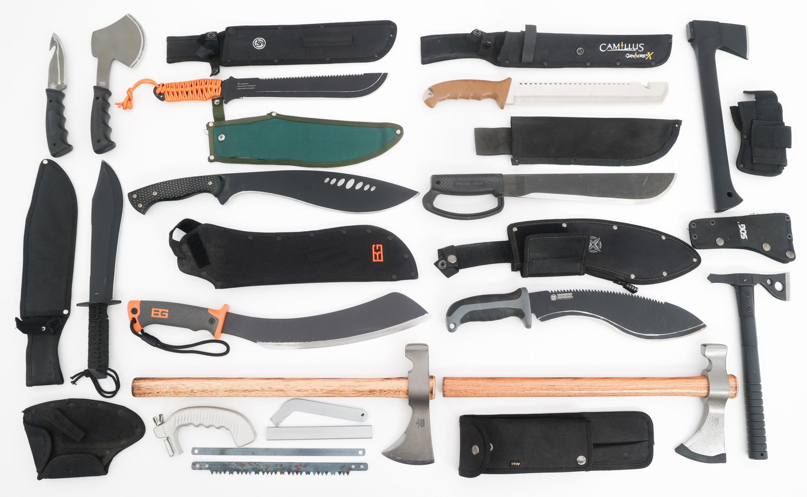 FIXED BLADE TACTICAL KNIVES & HATCHETS: FIXED BLADE TACTICAL KNIVES & HATCHETS Fixed Blade Tactical Knives and Hatchets. All have sheath. Makers include Camillus, Frost, Tactical Performance, Gerber, Ontario Knife Co and more. Blade Length: