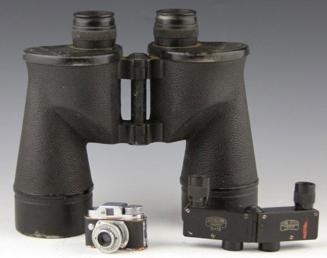 OPTICAL LOT CARL ZEISS ANCHOR US NAVY BINOCULARS: OPTICAL LOT CARL ZEISS ANCHOR US NAVY BINOCULARS Lot of optical items to include: a miniature 'Click' camera in leather case, Carl Zeiss Jena Stenotar 5 x 12 pocket size binoculars in leather hard cas